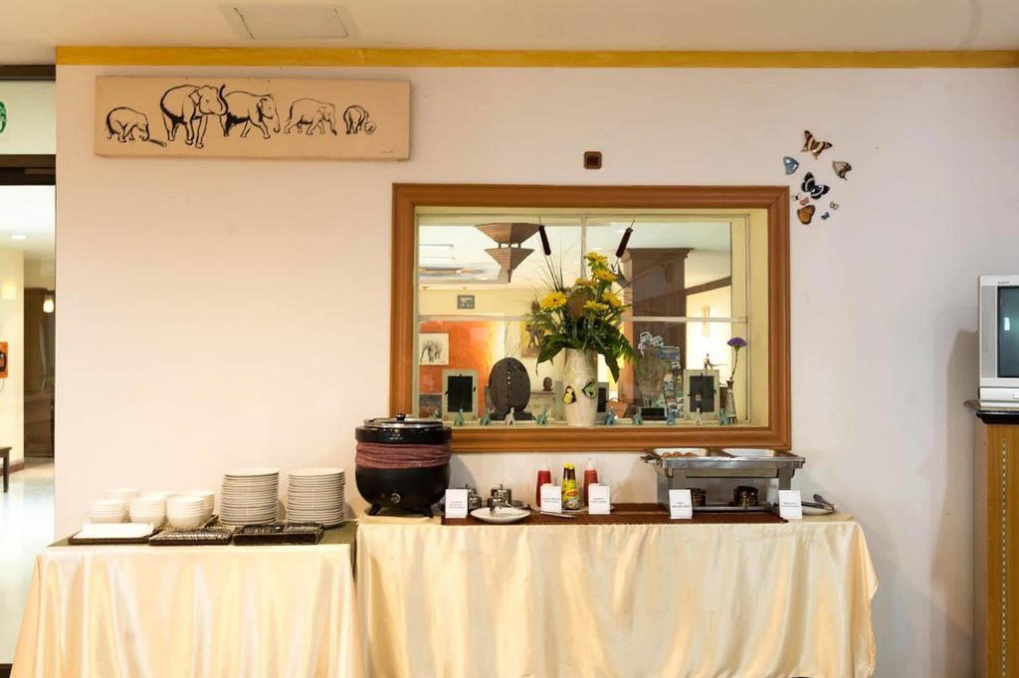 Night Bazaar Place Chiang Mai Exterior photo